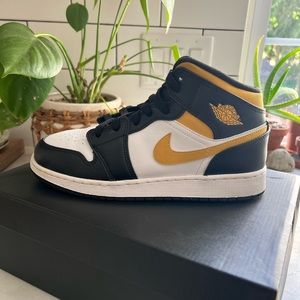 Jordan 1 mid pollen/black